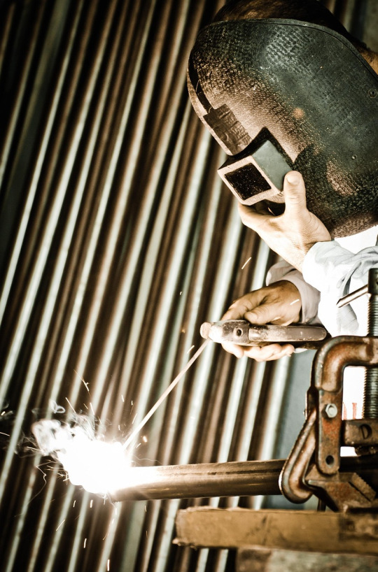 welder working in foundry